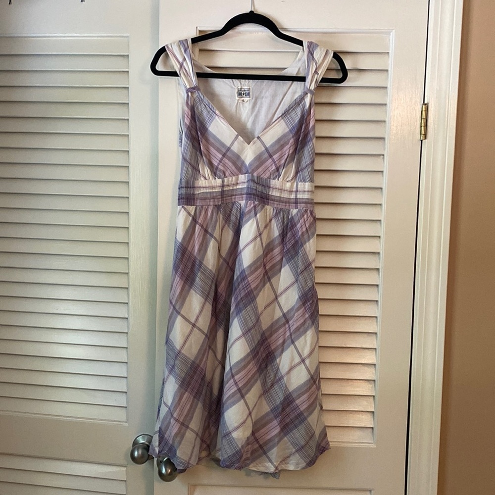 V neck summer dress.